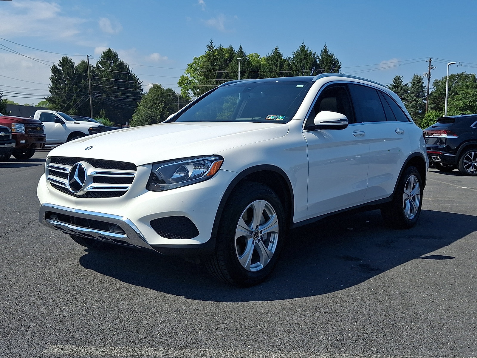 Used 2017 Mercedes-Benz GLC 300 4MATIC image 3