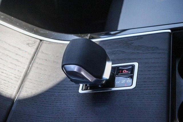 New 2026 Land Rover Range Rover Velar Dynamic SE image 19