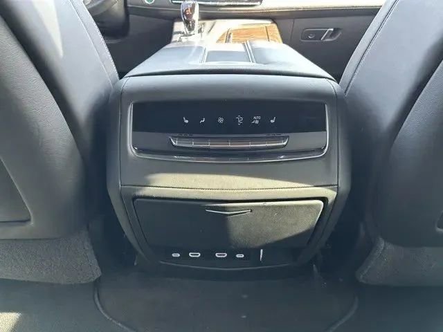 Used 2024 Cadillac Escalade Premium Luxury Platinum image 18