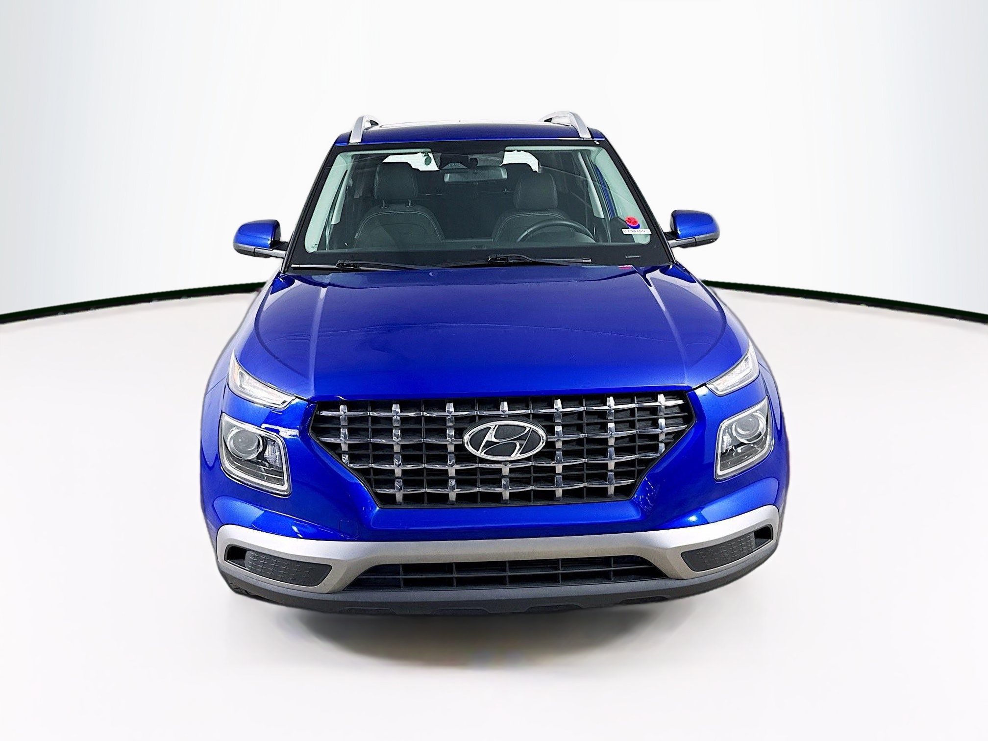 Used 2024 Hyundai Venue SEL FWD image 3