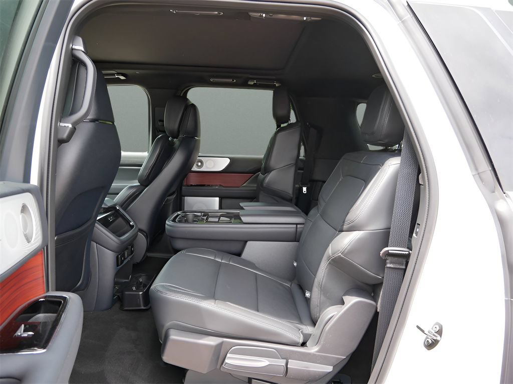 Used 2024 Lincoln Navigator L Reserve AWD/4WD image 11
