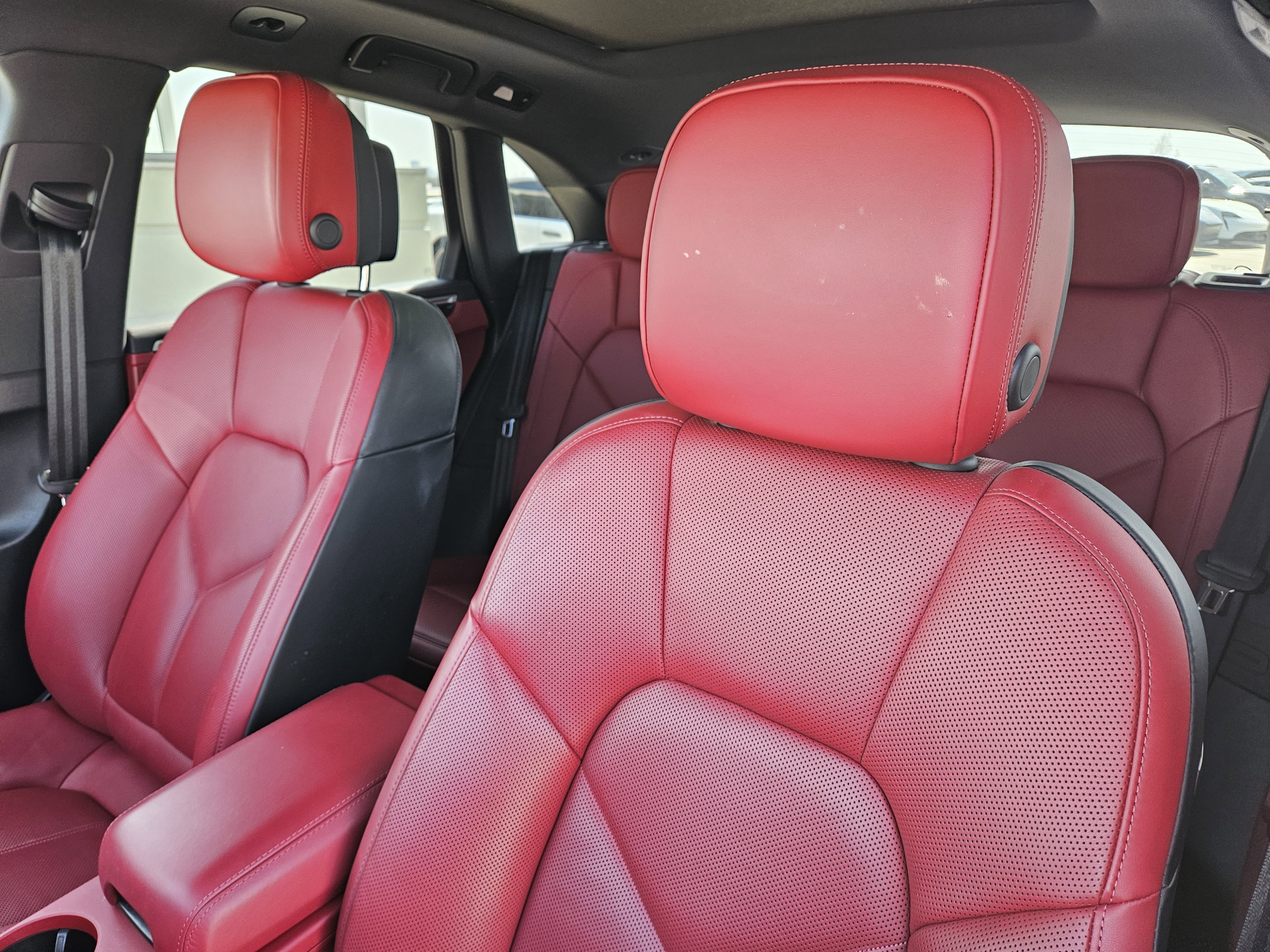 Used 2023 Porsche Macan Turbo image 6