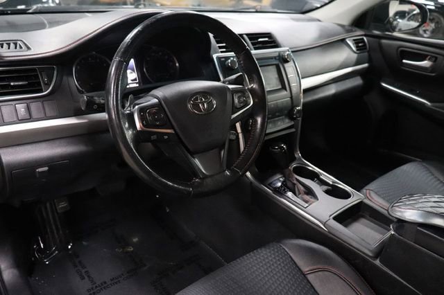 Used 2015 Toyota Camry SE FWD image 10