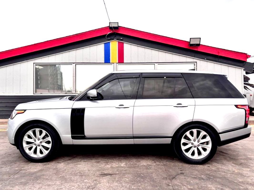 Used 2017 Land Rover Range Rover HSE image 2
