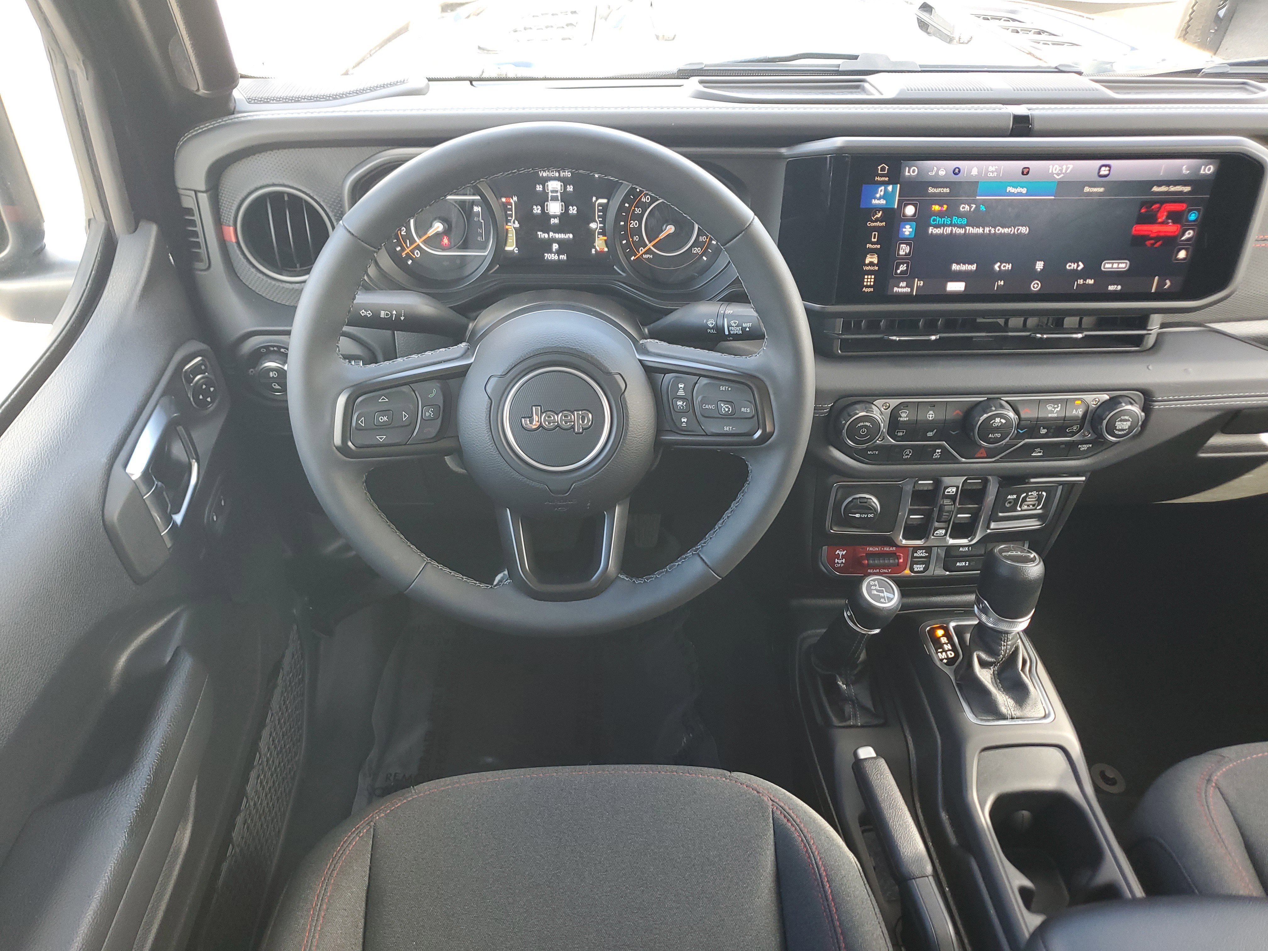 Used 2025 Jeep Gladiator Rubicon w/ Convenience Group image 17