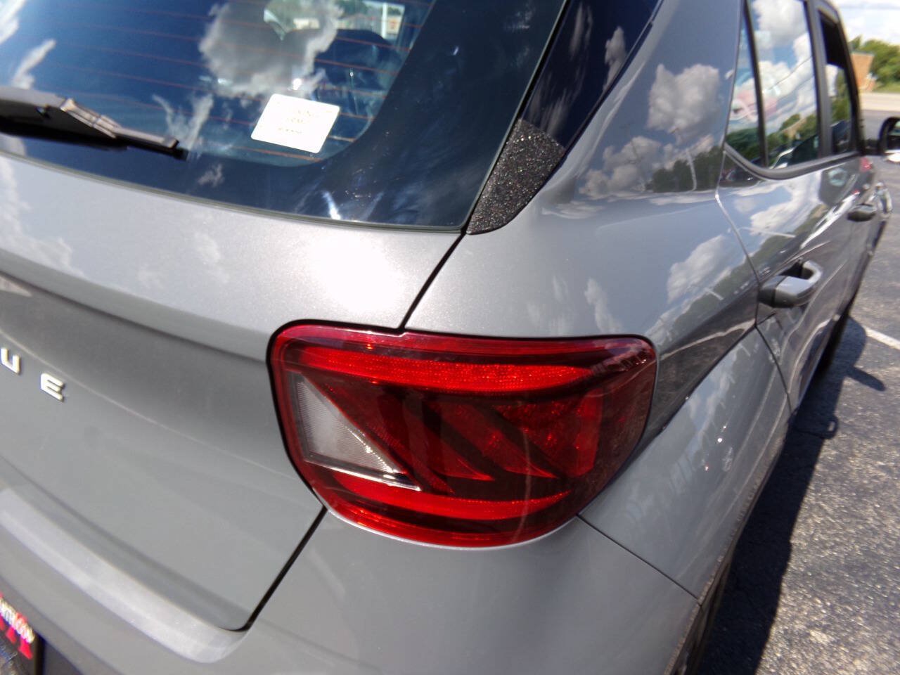 Used 2023 Hyundai Venue Limited FWD image 32
