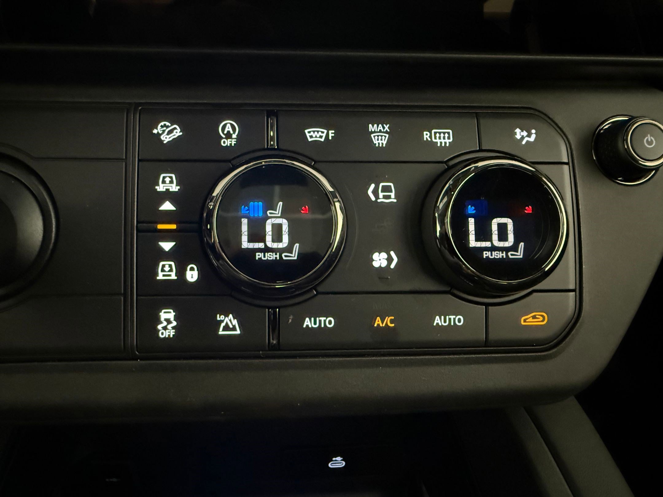New 2026 Land Rover Defender 110 OCTA AWD/4WD image 20