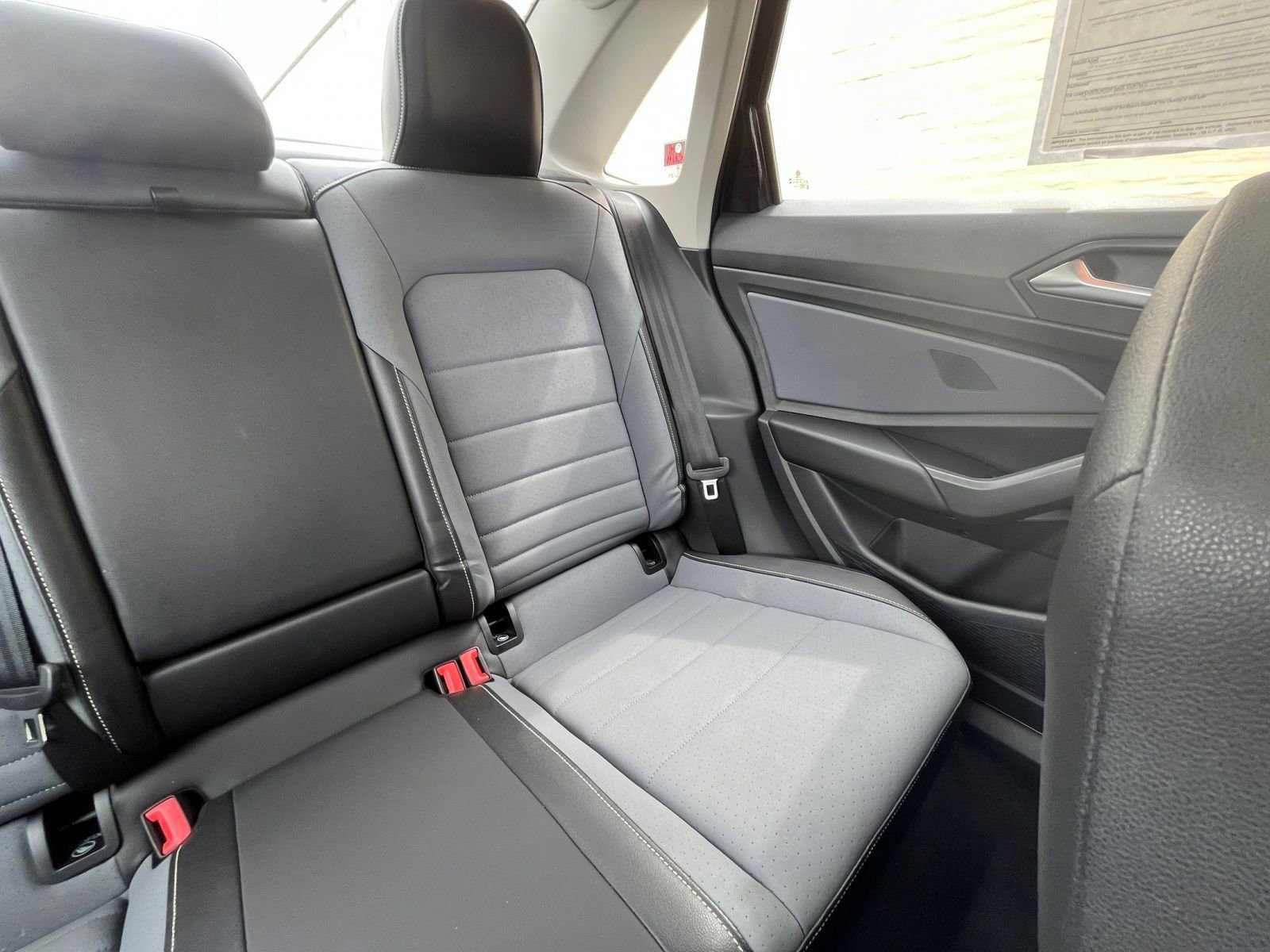 Used 2025 Volkswagen Jetta SE image 37