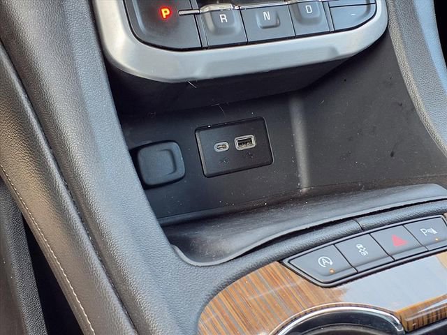 Used 2021 GMC Acadia SLE w/ Driver Convenience Package image 14