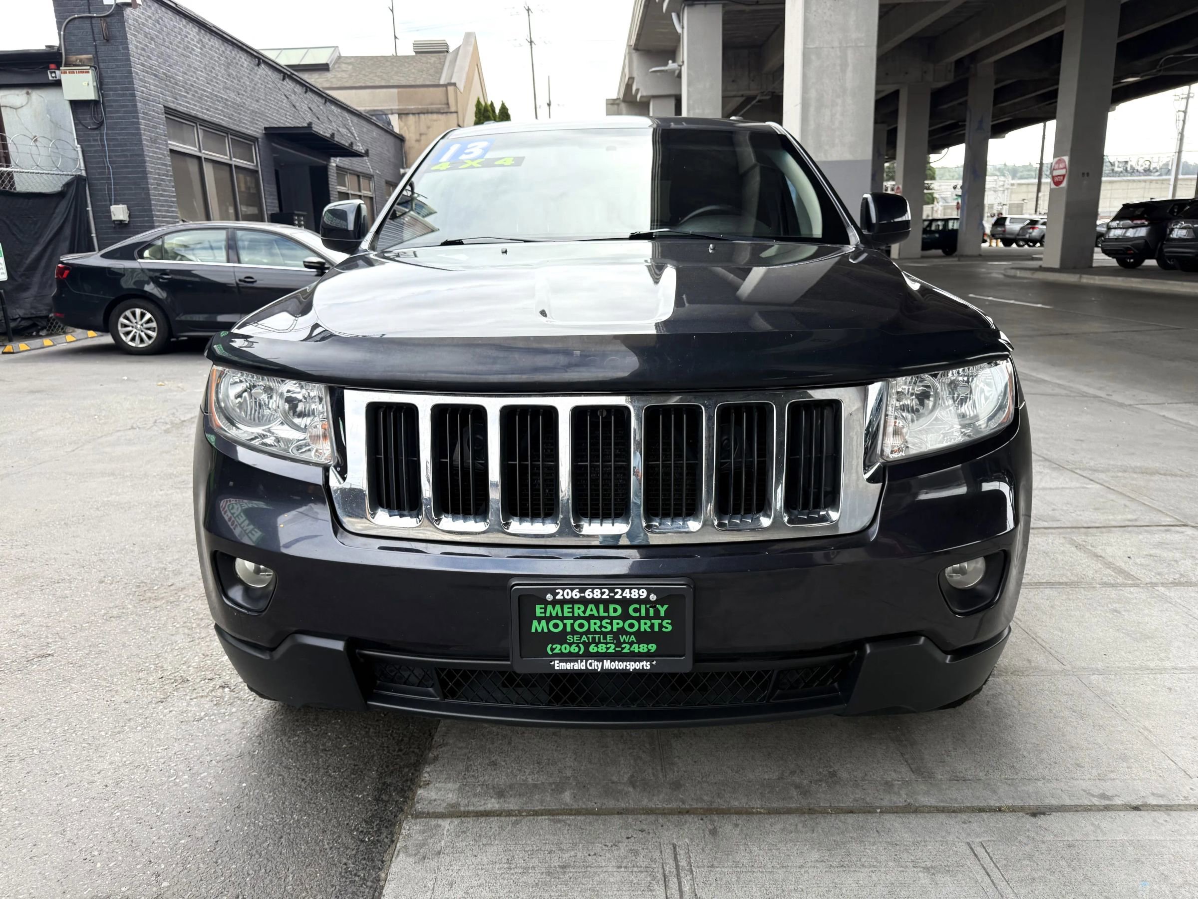 Used 2013 Jeep Grand Cherokee Laredo w/ Laredo E Group image 2
