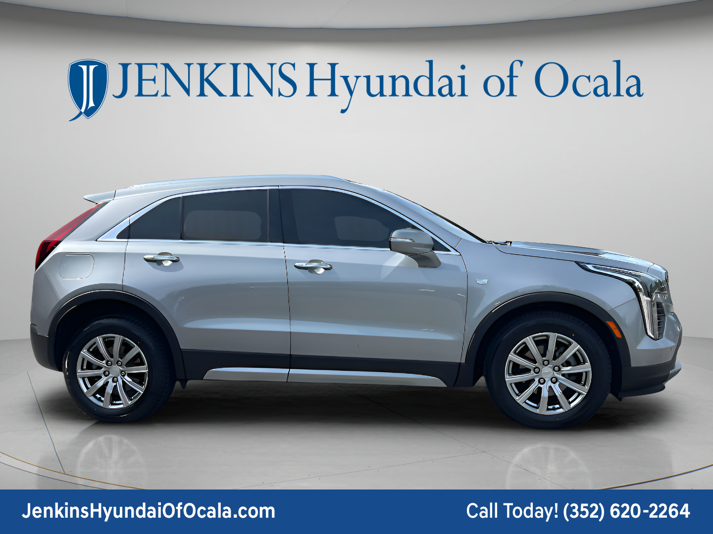 Used 2023 Cadillac XT4 Premium Luxury AWD/4WD image 2