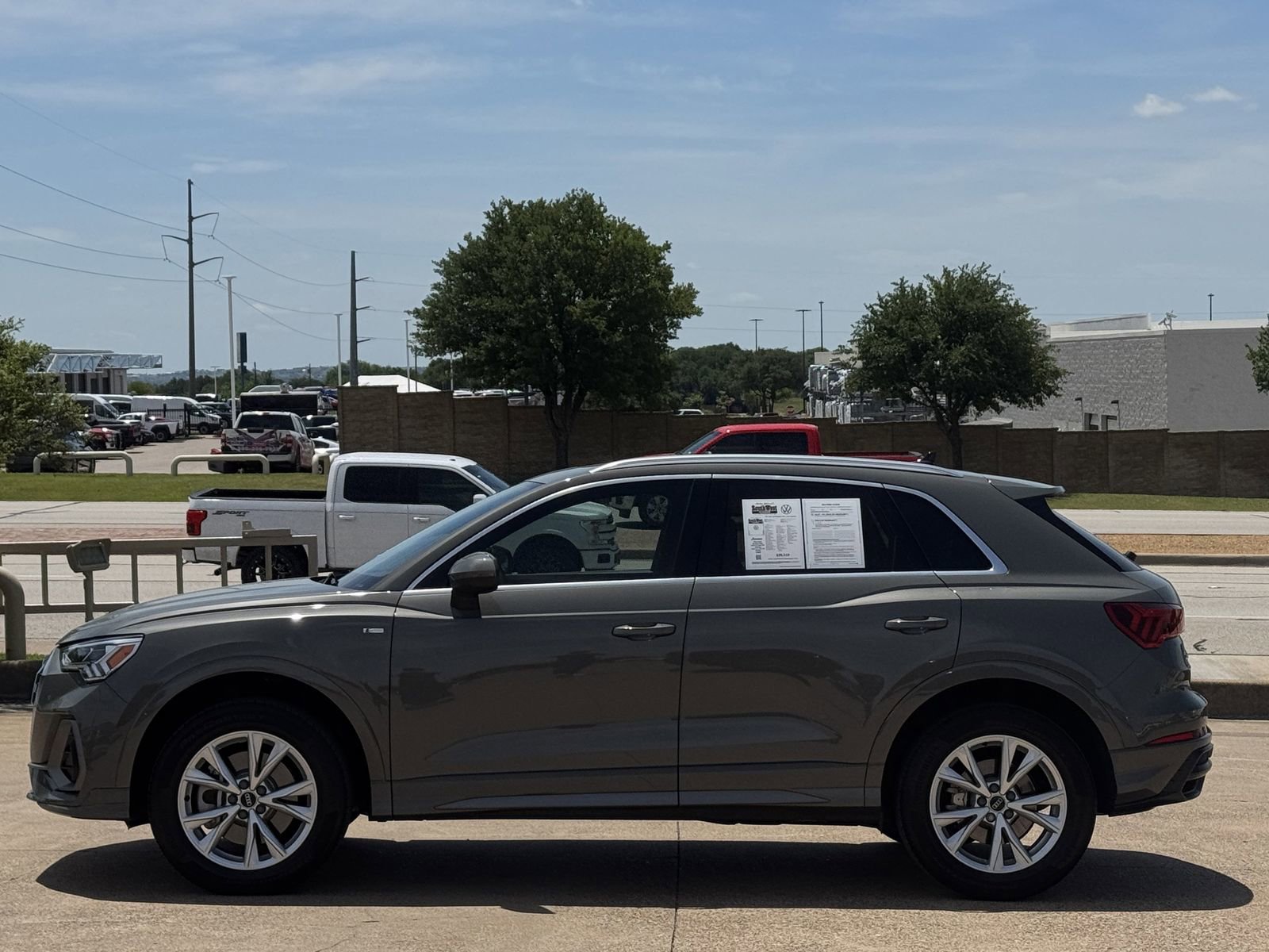 Used 2022 Audi Q3 2.0T Premium Plus w/ Premium Plus Package AWD/4WD image 8