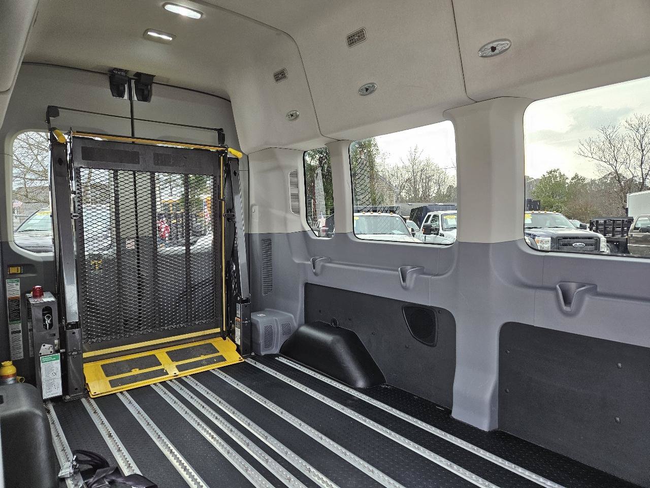 Used 2019 Ford Transit 350 XL RWD image 48