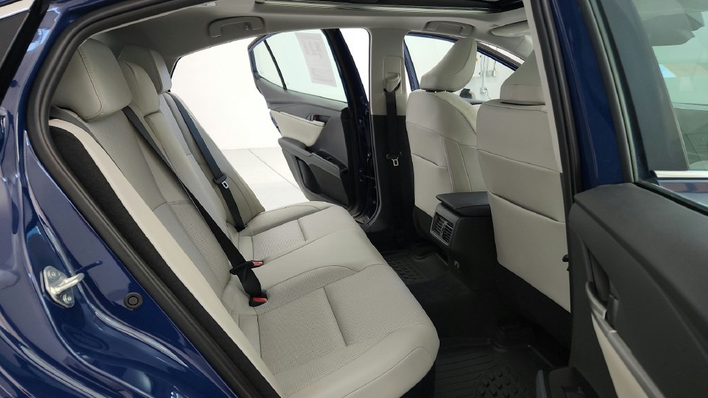 Used 2025 Toyota Camry XLE w/ Premium Plus Package AWD/4WD image 26