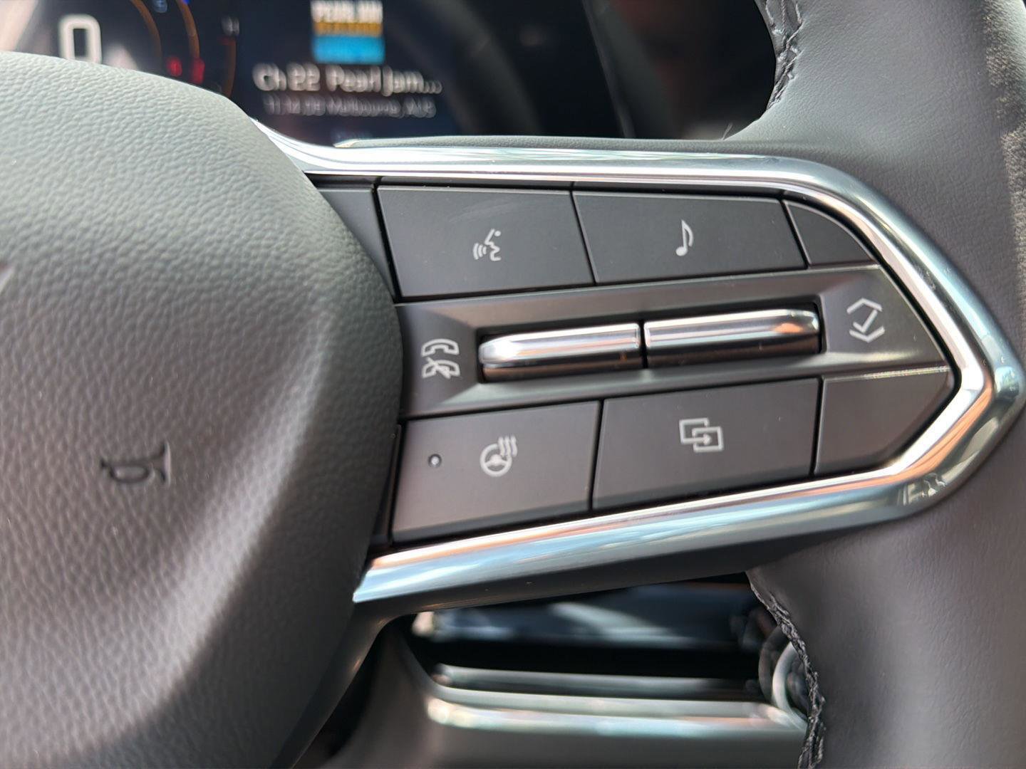 New 2026 Chevrolet Equinox LT w/ Midnight Edition FWD image 21