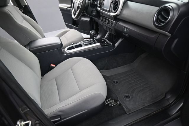 Used 2019 Toyota Tacoma SR5 AWD/4WD image 14