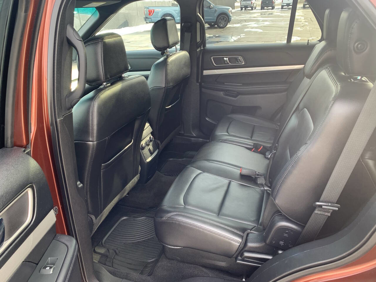 Used 2016 Ford Explorer XLT w/ Equipment Group 202A image 27