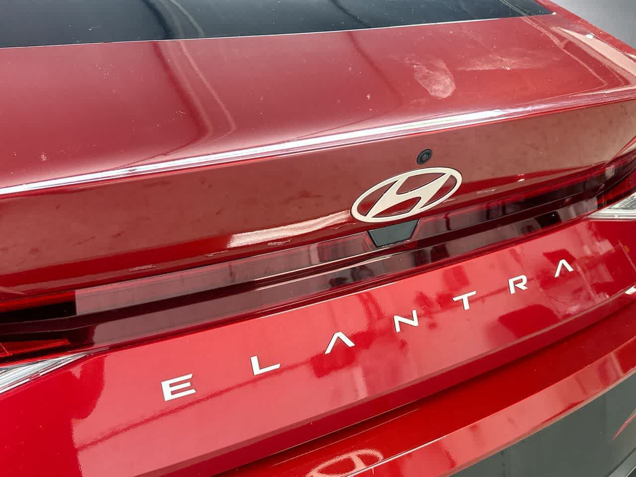 Used 2026 Hyundai Elantra SE FWD image 10