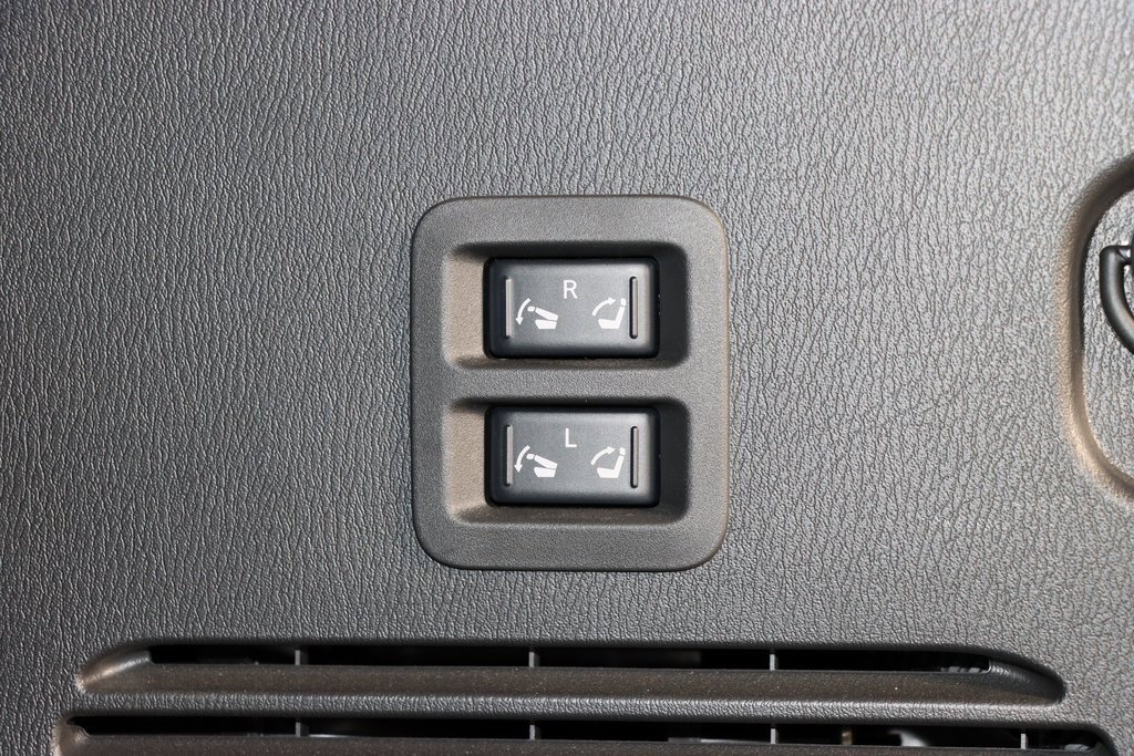 Used 2024 Nissan Armada Platinum w/ Captain's Chairs Package image 54