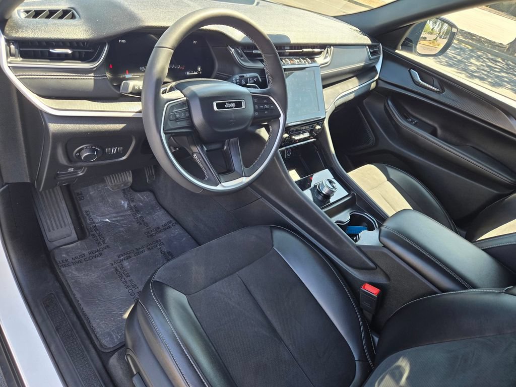 Used 2024 Jeep Grand Cherokee Altitude AWD/4WD image 17