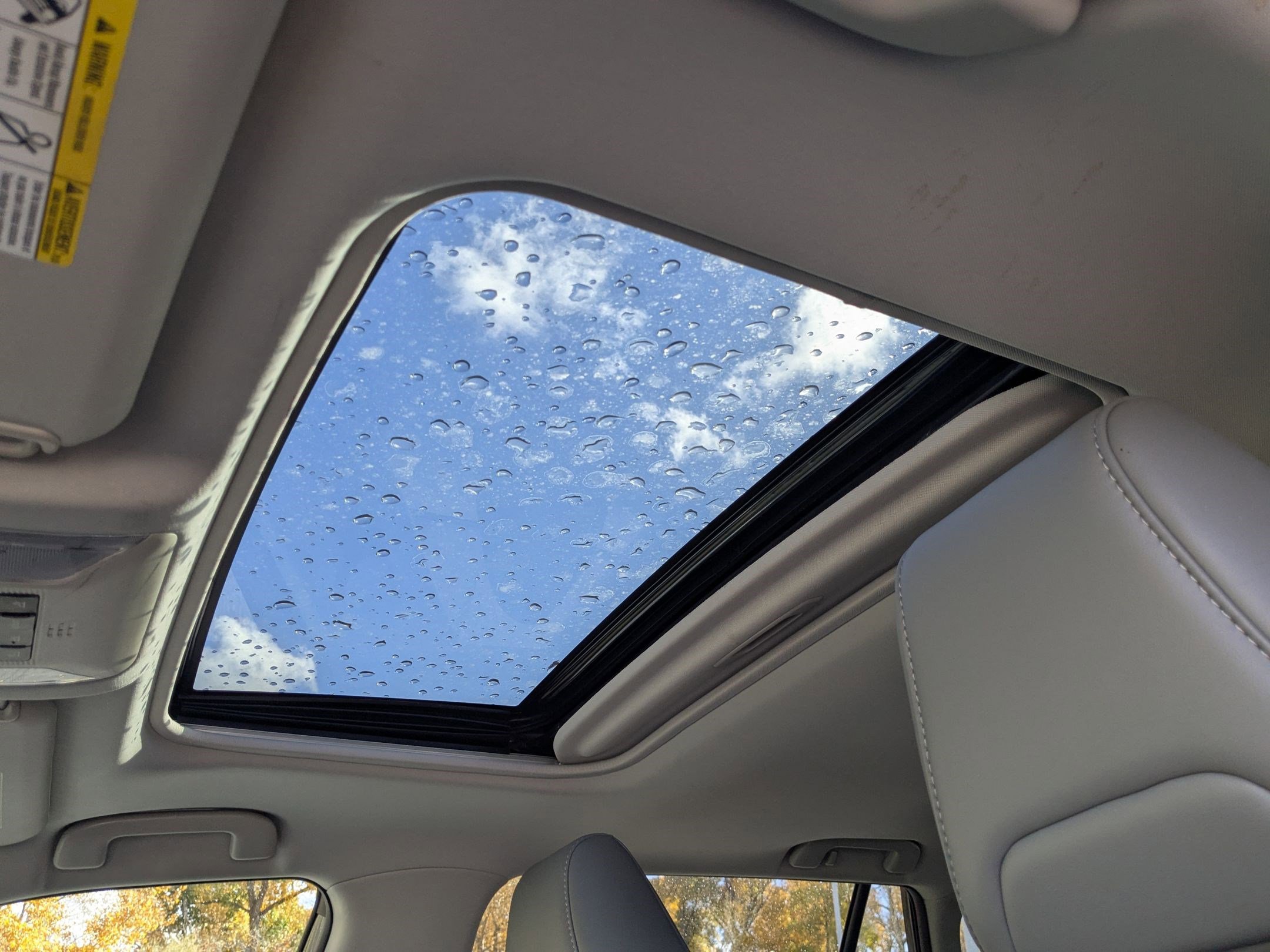 Used 2021 Toyota RAV4 XLE Premium image 32