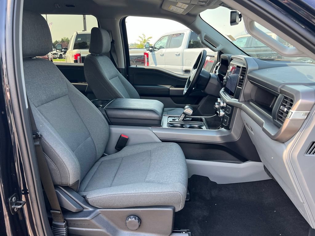 Used 2025 Ford F150 Lightning XLT AWD/4WD image 15