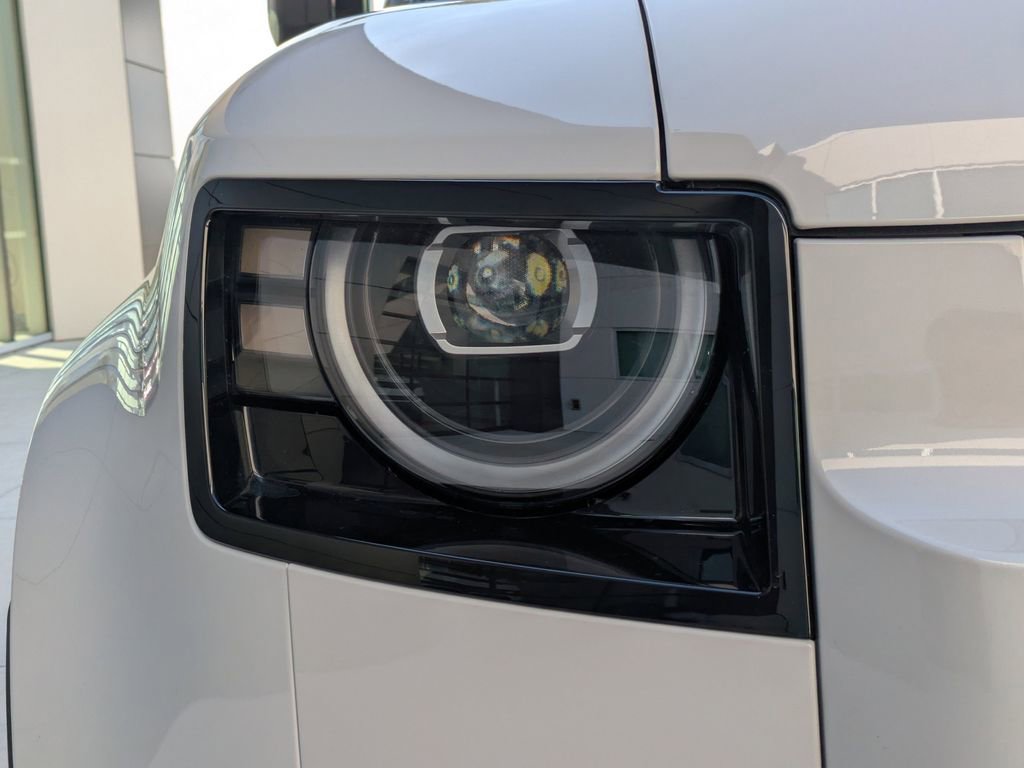 New 2026 Land Rover Defender 110 X-Dynamic SE image 10