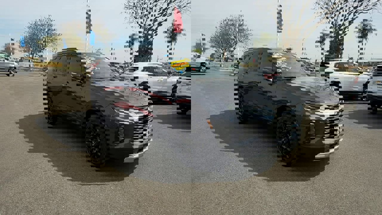 Used 2022 Chevrolet Blazer LT image 1