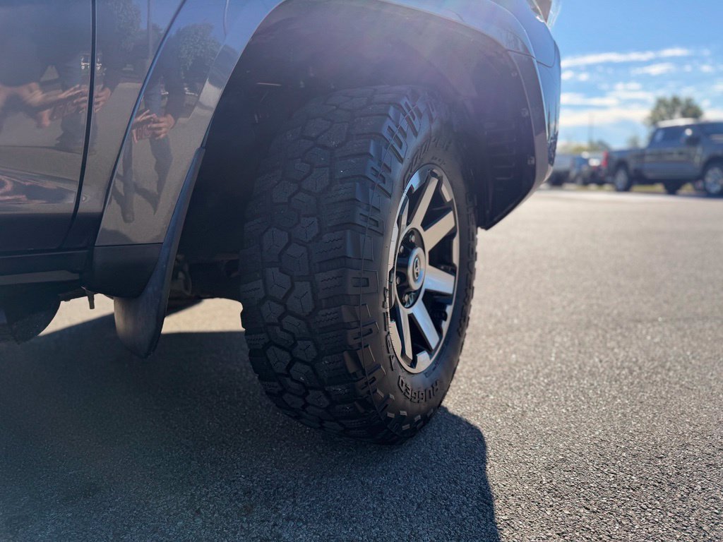 Used 2018 Toyota 4Runner TRD Off-Road AWD/4WD image 8