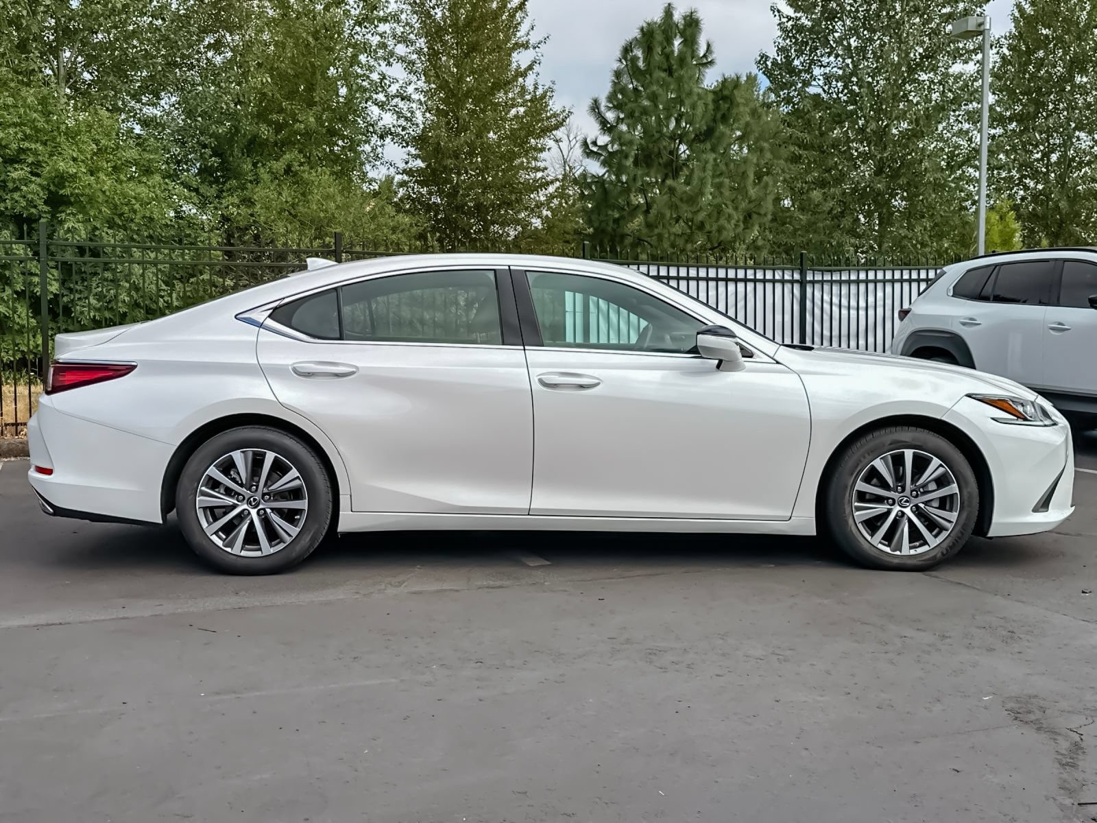 Used 2020 Lexus ES 350 w/ Accessory Package 2 FWD image 3