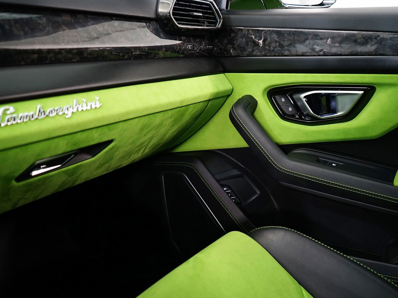 Used 2022 Lamborghini Urus image 23