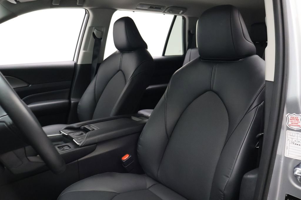 Certified 2025 Toyota Grand Highlander AWD image 13