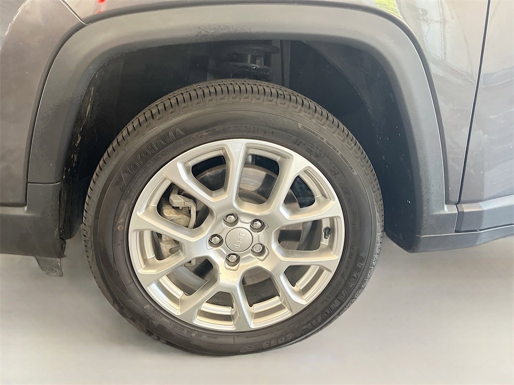 Used 2023 Jeep Compass Latitude image 29