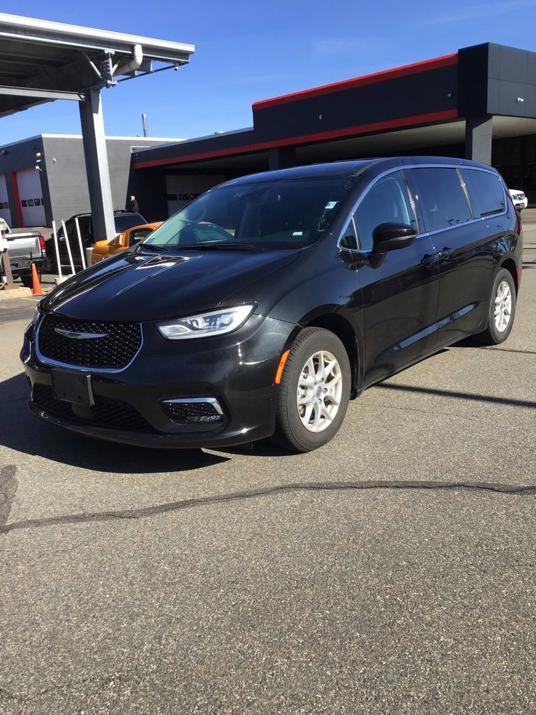 Used 2023 Chrysler Pacifica Touring-L
