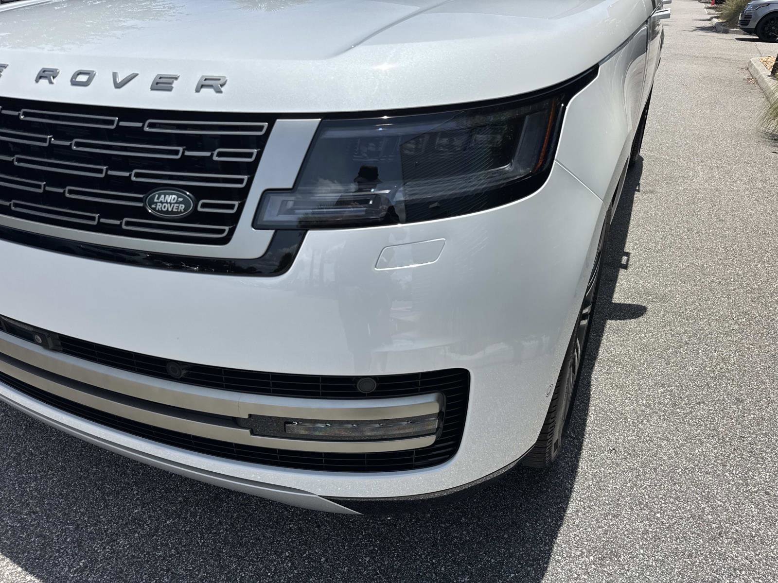 Certified 2025 Land Rover Range Rover Long Wheelbase SE AWD/4WD image 9