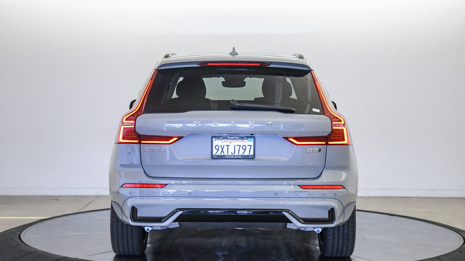 Certified 2026 Volvo XC60 B5 Plus w/ Climate Package PRO AWD/4WD image 3