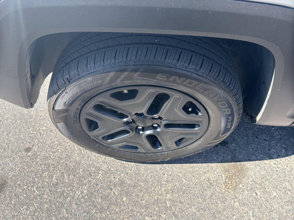 Used 2018 Jeep Renegade Trailhawk w/ Cold Weather Group II image 37