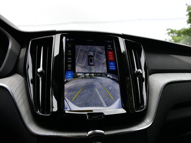 Certified 2025 Volvo XC60 B5 Plus AWD/4WD image 14
