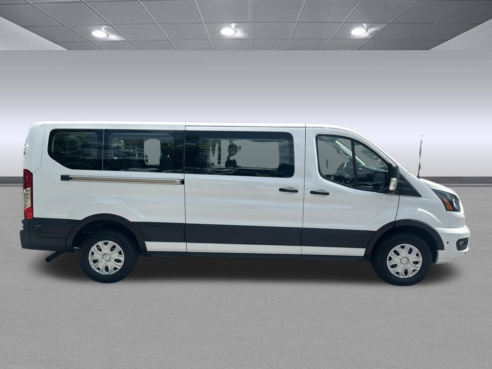 Used 2024 Ford Transit 350 XLT RWD image 4