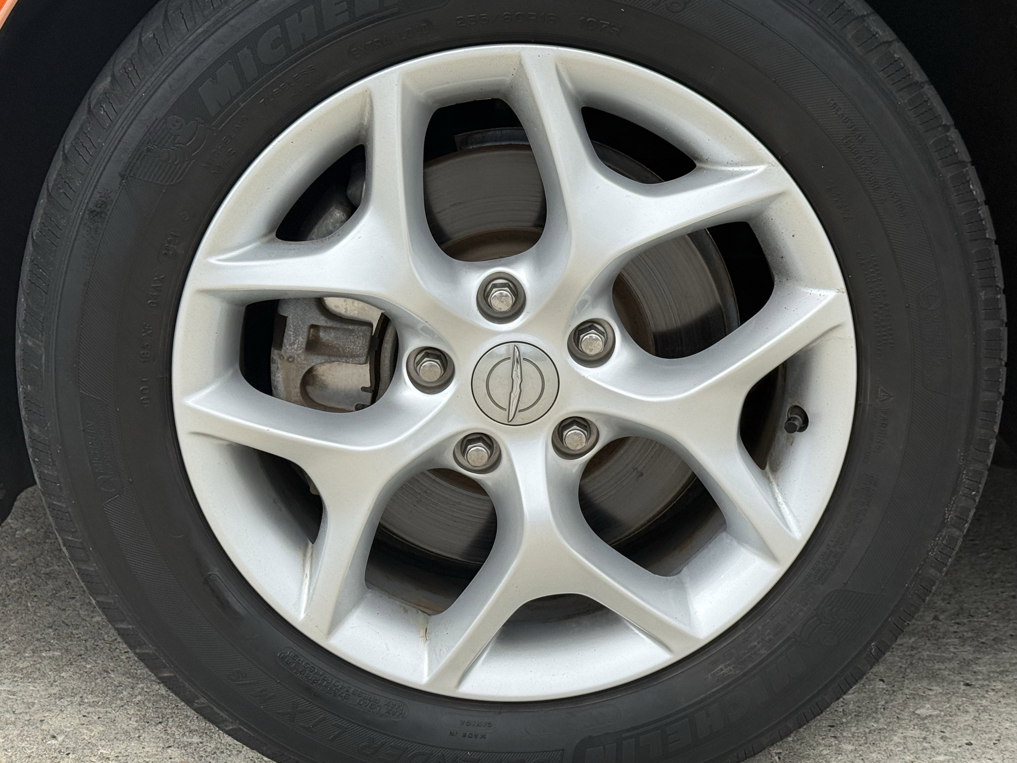 Used 2017 Chrysler Pacifica Touring-L w/ Tire & Wheel Group image 16