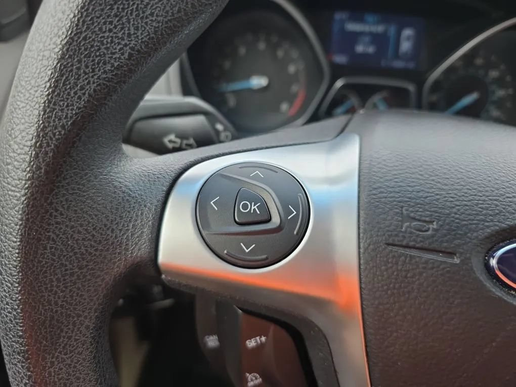 Used 2014 Ford Focus SE w/ SE Winter Package FWD image 16