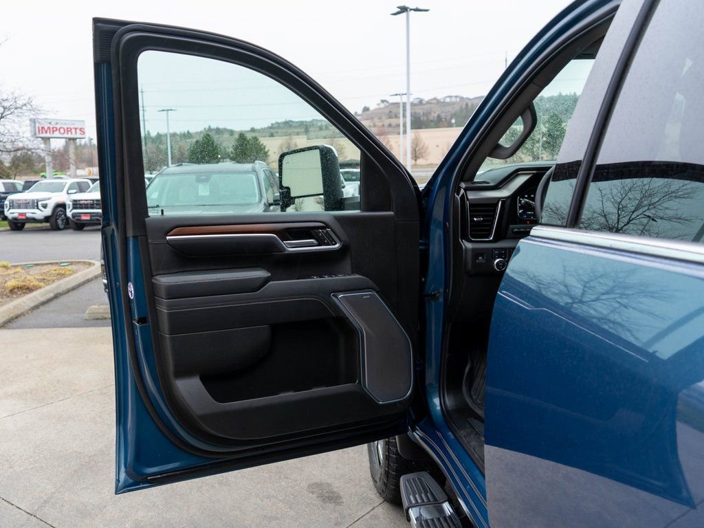 Used 2025 GMC Sierra 2500 Denali w/ Denali Reserve Package image 18