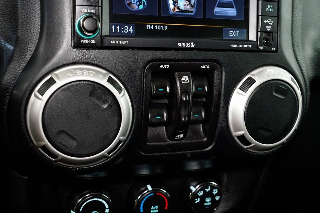 Used 2018 Jeep Wrangler Unlimited Sahara w/ Connectivity Group image 16