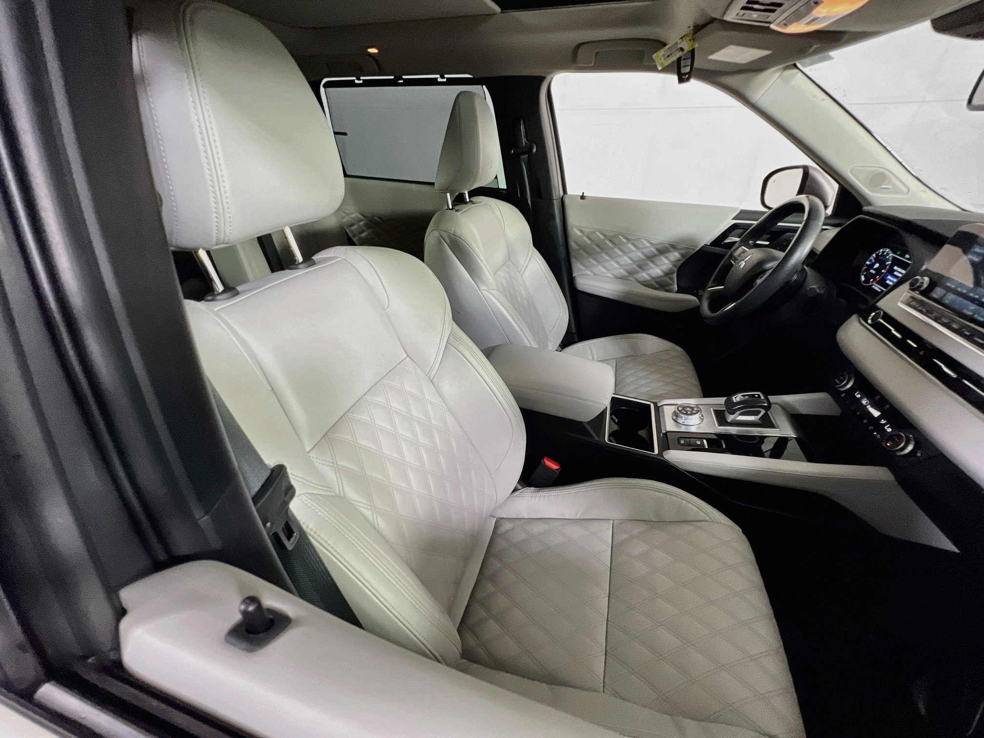 Used 2023 Mitsubishi Outlander SEL AWD/4WD image 27