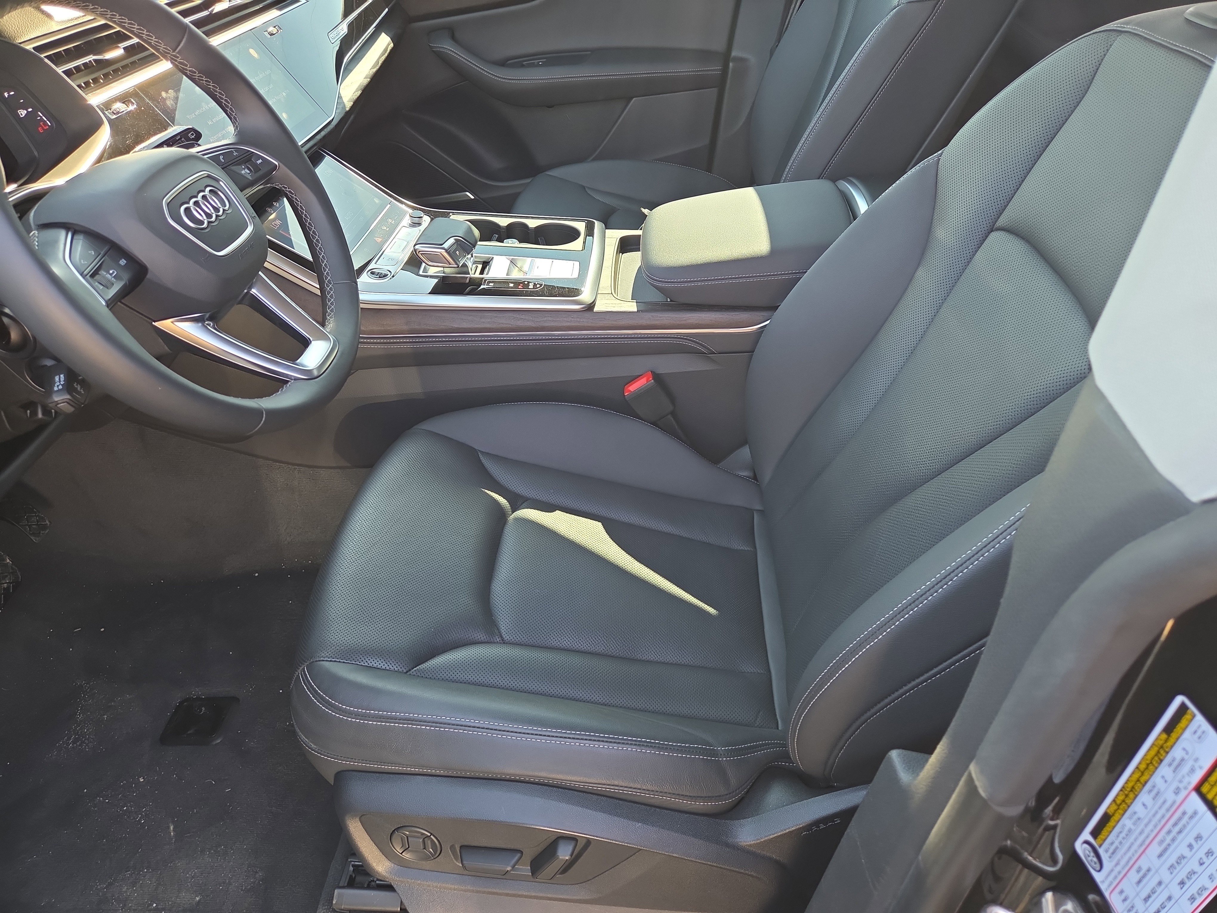 Used 2023 Audi Q8 Prestige w/ Prestige Package image 5