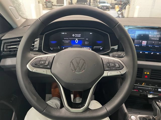 Used 2025 Volkswagen Jetta SE FWD image 22