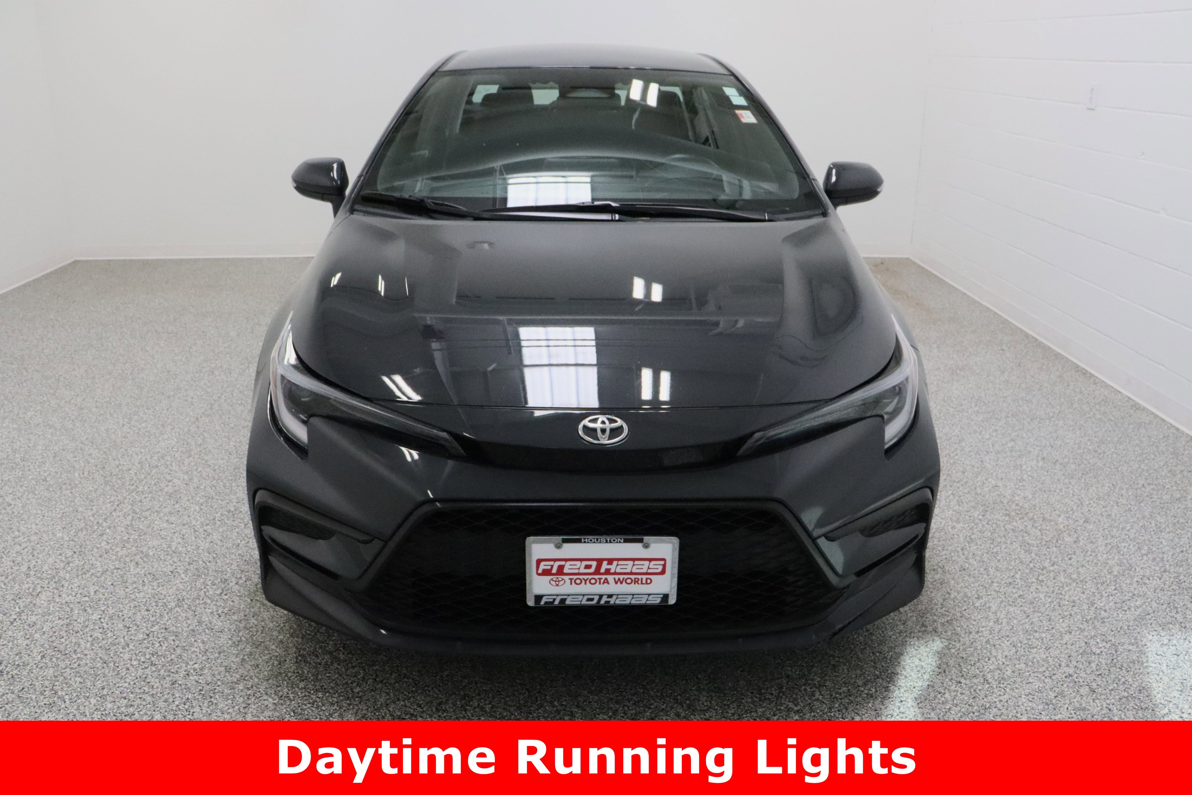 Used 2025 Toyota Corolla SE FWD image 3