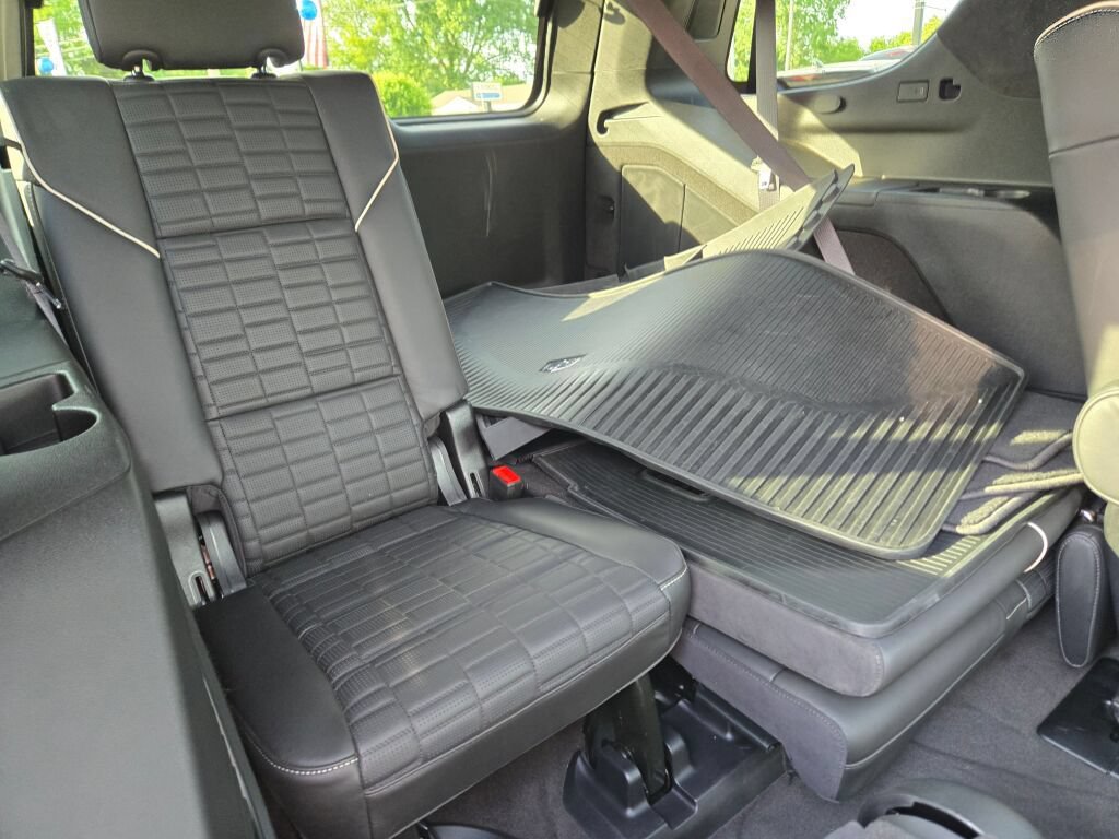Used 2024 Cadillac Escalade Sport Platinum w/ LPO, ONYX Package AWD/4WD image 12