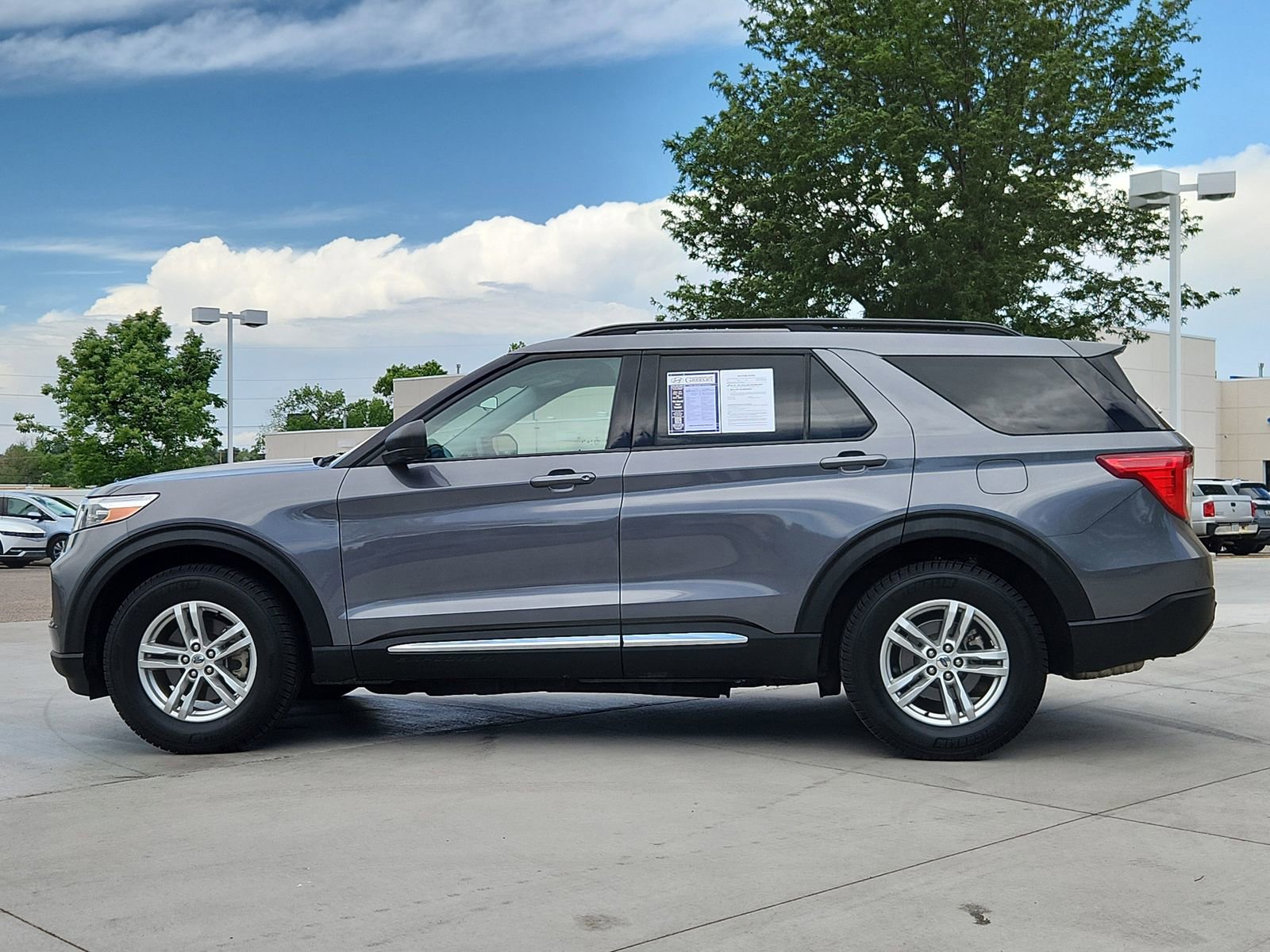 Used 2021 Ford Explorer XLT w/ Equipment Group 202A AWD/4WD image 2