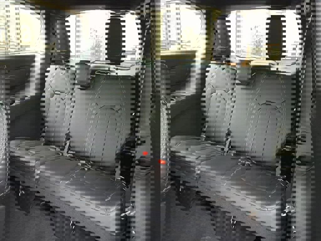 New 2026 Chrysler Pacifica Select w/ S Appearance Package image 8